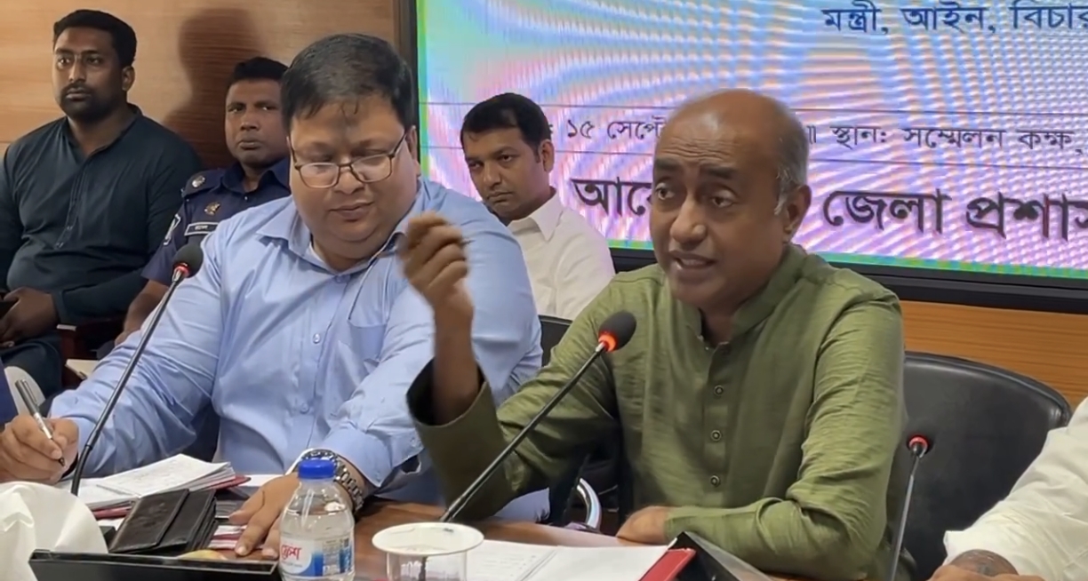 আইন-শৃঙ্খলা ও উন্নয়ন নিয়ে বাগেরহাটে আইনমন্ত্রীর মতবিনিময়